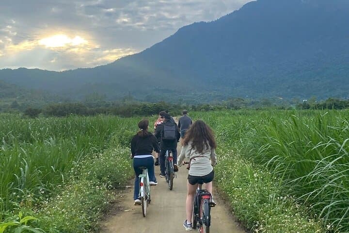 Hanoi Day-In-The-Life & Farm-to-Table Cooking Class – 6 Hours